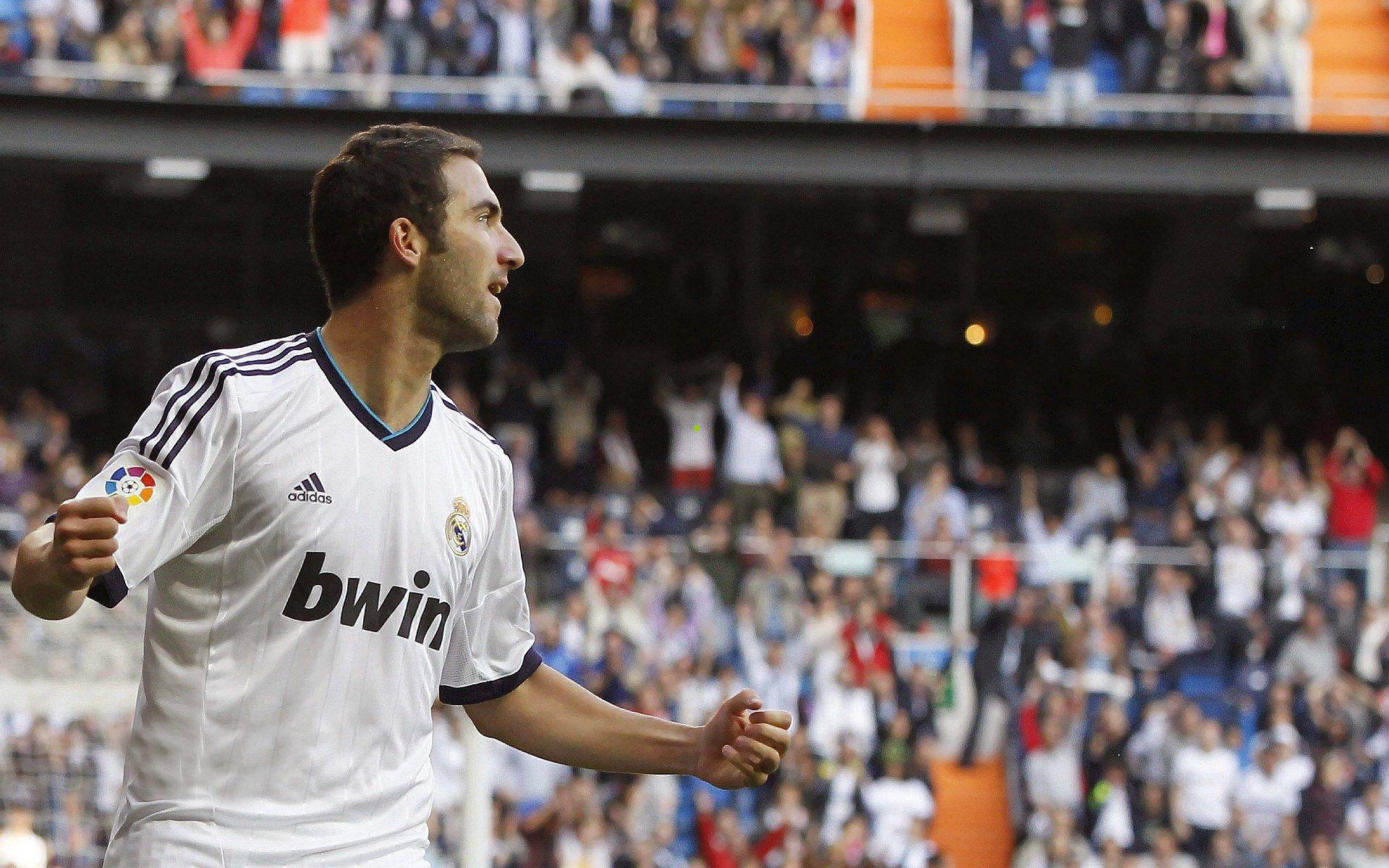 范戴克点出战术关键,掌控比赛节奏的核心难度在于中路枢纽